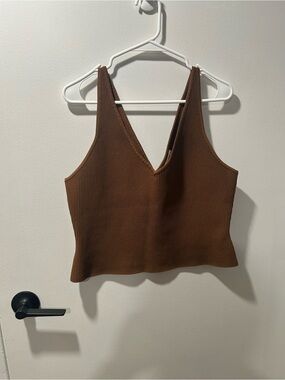 Babaton Aritzia Cropped Ribbed Knit V-Neck Tank Top - Size 2XL